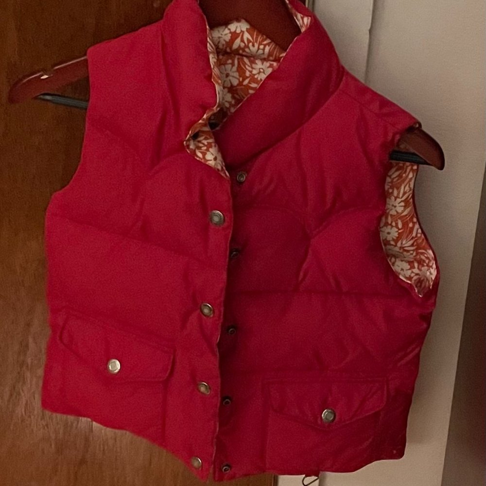 American Eagle reversible puffer vest (size S)